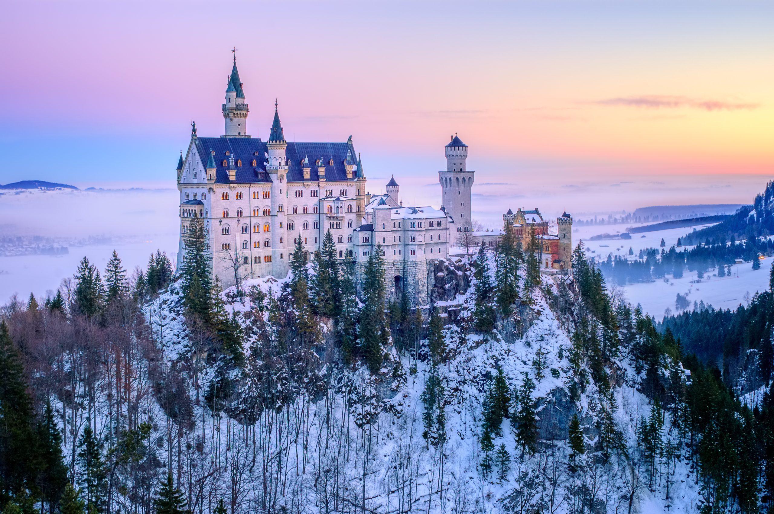 Beautiful,Neuschwanstein,Castle,,The,Main,Touristic,Landmark,In,Bavaria,,In